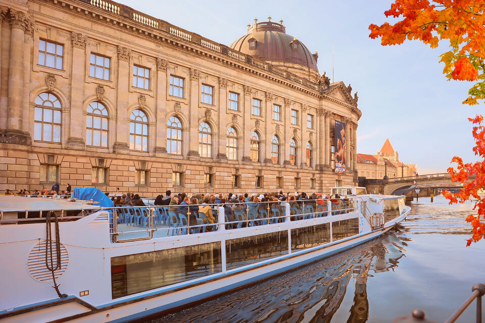 Berlin: 1-Hour City Tour by Boat with Guaranteed Seating | GetYourGuide