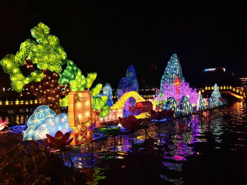 Guilin: Four Lakes Night Cruise with Round-trip Transfer