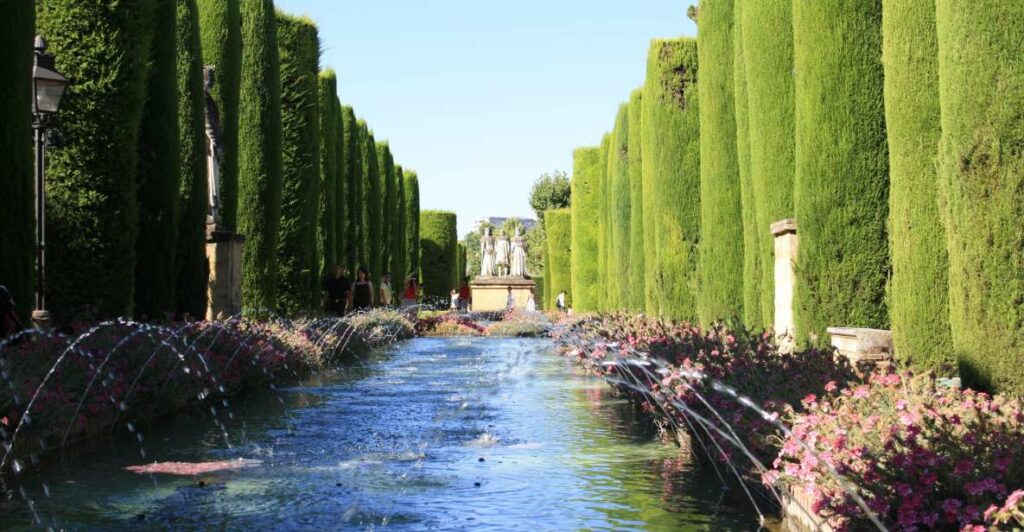 Córdoba: Alcázar and Jewish Quarter 2-Hour Guided Tour