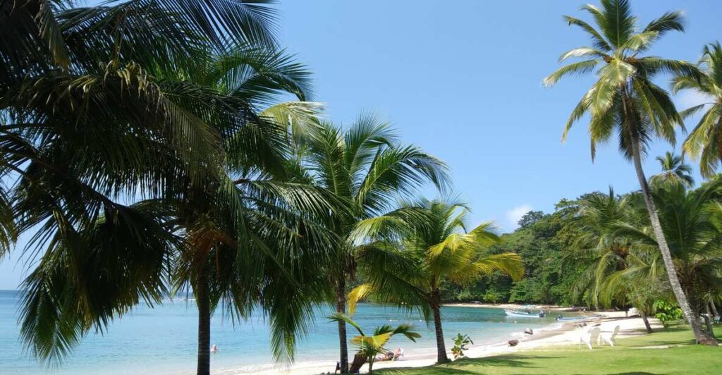 Panama City: Isla Grande Beach and Portobelo Tour