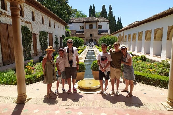 Alhambra: Private Tour for Families
