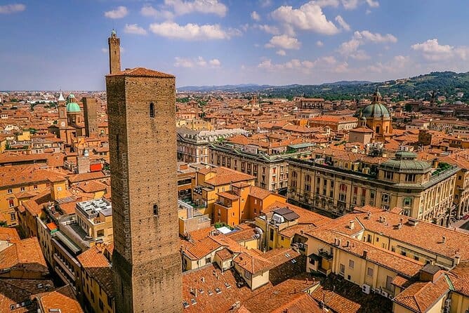 Guided Walking Tour of the Historic Center of Bologna