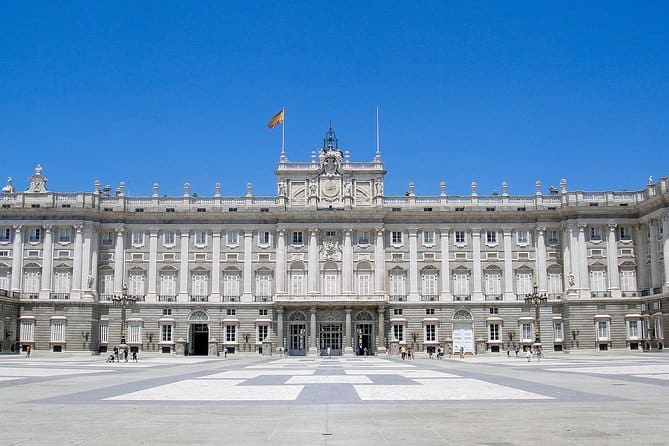 Private Tours during 5 days in Madrid with private pick up and entrance tickets