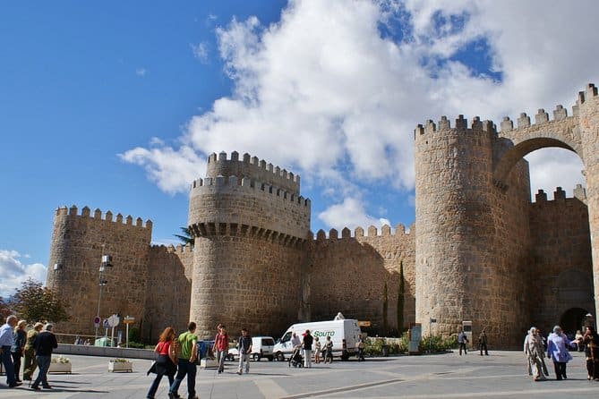 Private day tour to Avila and Salamanca from Madrid with Hotel pick up