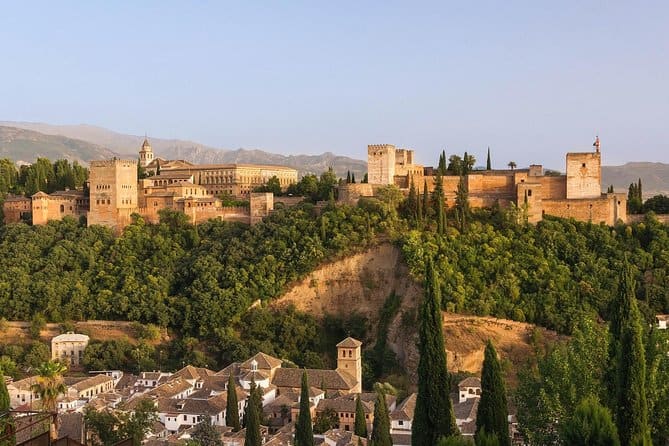 Private 3-hour Tour to Alhambra & Nasrid Palace Tickets included
