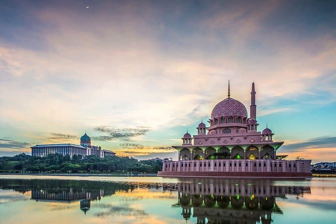 Putrajaya City Tour from Kuala Lumpur including Sightseeing Cruise