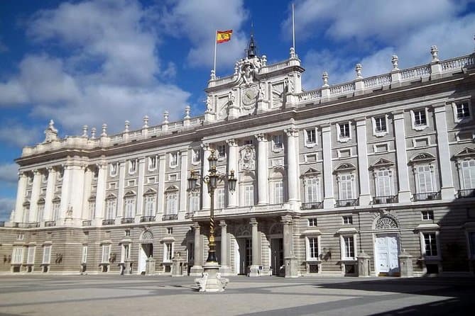Skip the Line Early Entrance Tour of the Royal Palace of Madrid