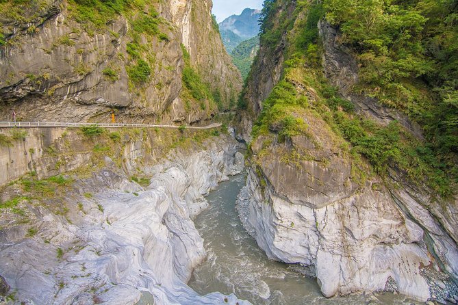 Taroko Gorge Classic Day Tour from Hualien City (Small Group or Private Tour)