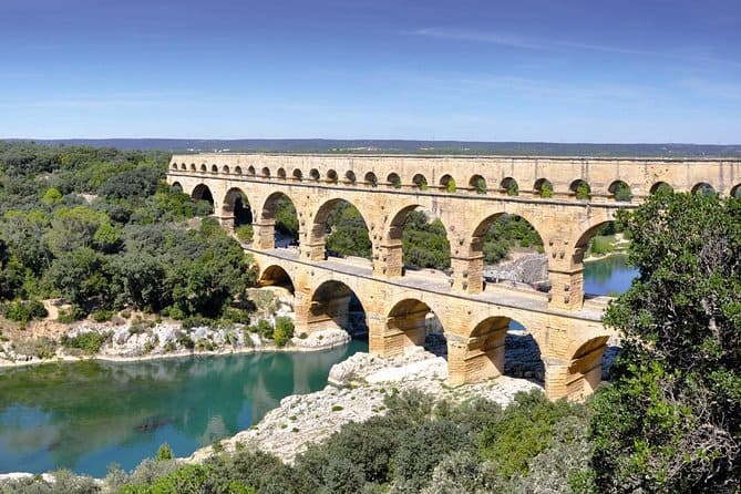 Nimes, Uzes & Pont du Gard Small Group Half-Day Tour from Avignon