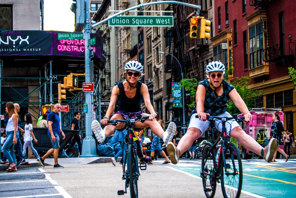 Brooklyn: Sightseeing Bike Tour with Local Guide | GetYourGuide