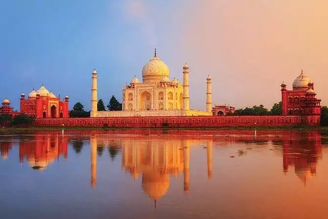 1-Day Trip to The Taj Mahal and Agra from Mumbai with Commercial Return Flights