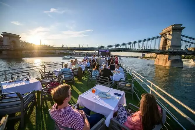 1-Hour&30-min Budapest Evening or Night Sightseeing Cruise & Unlimited Prosecco