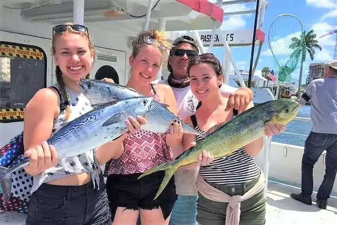 4-Hour Day or Night-Time Reef Bottom Fishing Charter in Fort Lauderdale