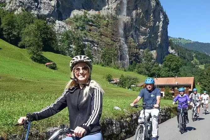 6-Hour Guided e-bike tour to Lauterbrunnen 72 Waterfalls Valley and Swiss Picnic