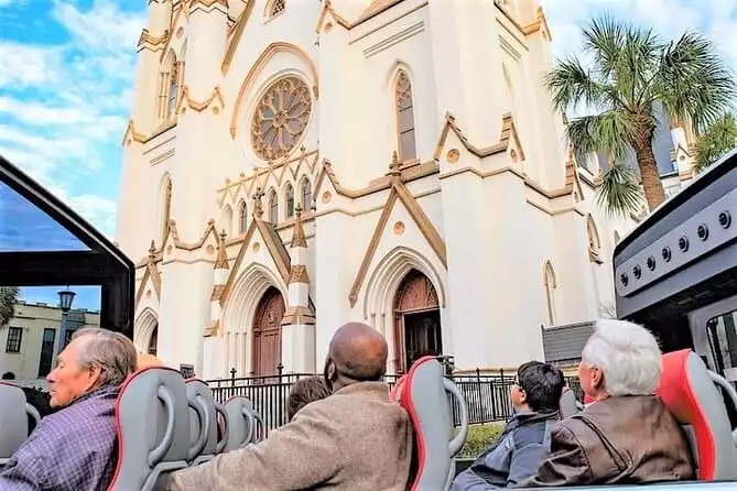 90-Minute Savannah 360° Open-Air Panoramic City History Tour with Live Narration