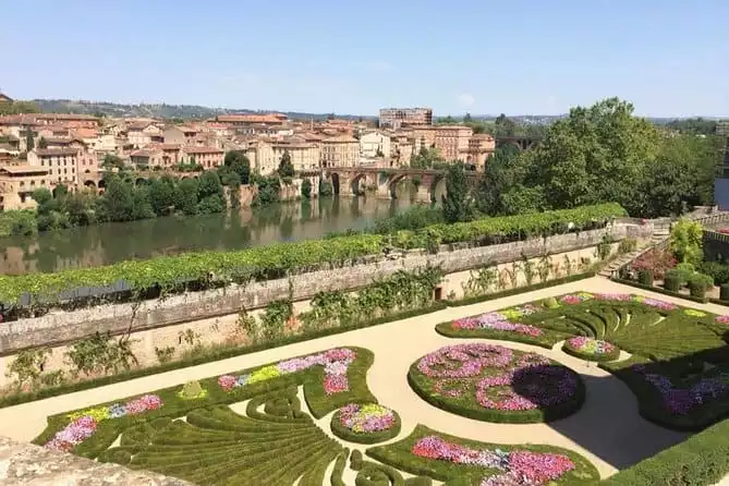 Albi walking tour & wine tasting in the Gaillac area. Shared tour from Toulouse