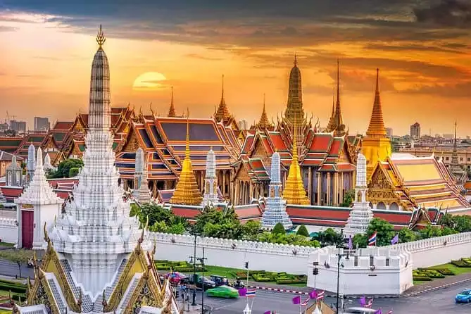 Amazing Bangkok Tour : Royal Grand Palace, Wat Phra Kaew and Wat Arun (SHA Plus)