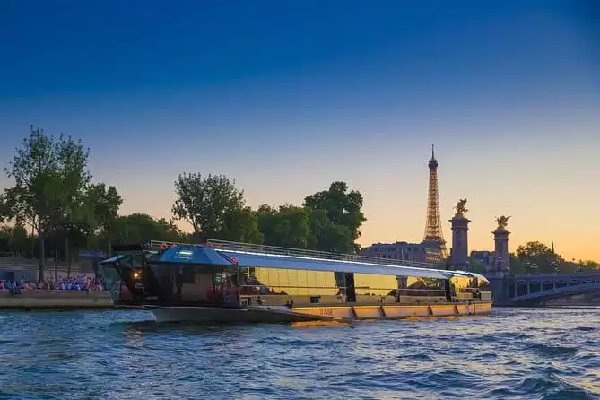 Bateaux Mouches Seine River Paris by Night Dinner Cruise with Live Music