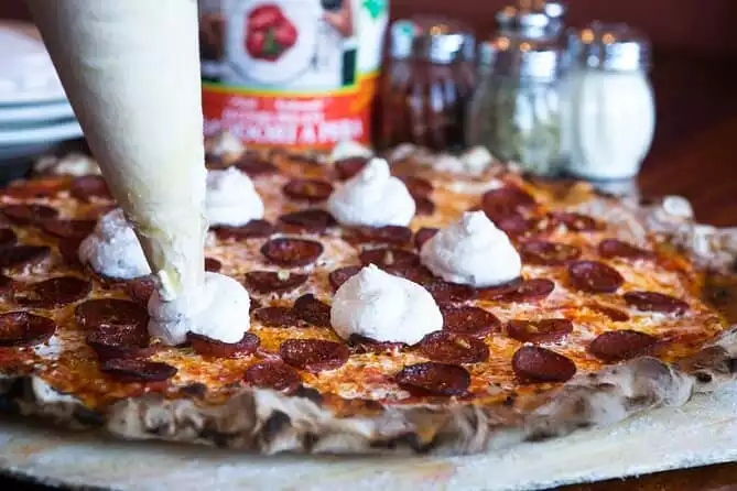 Chicago Neighborhoods Guided Pizza Bus Tour 2022