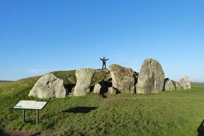 Bespoke private tours of Stonehenge and Avebury by car with local guide