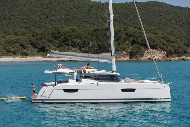 Semi-Private Lux Brand-New Catamaran Mykonos (3-Course Meal, Drinks & Transport)