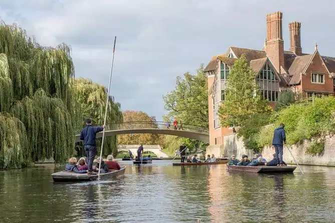 Cambridge University Walking & Punting Tour Led By University Alumni