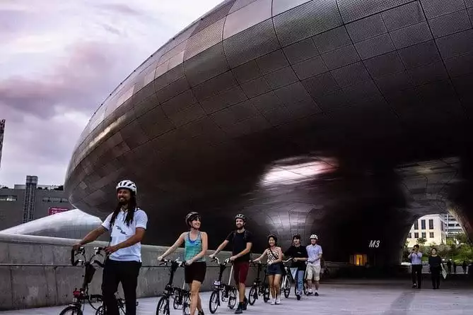 Cheonggyecheon Bicycle Tour: Twilight in Seoul