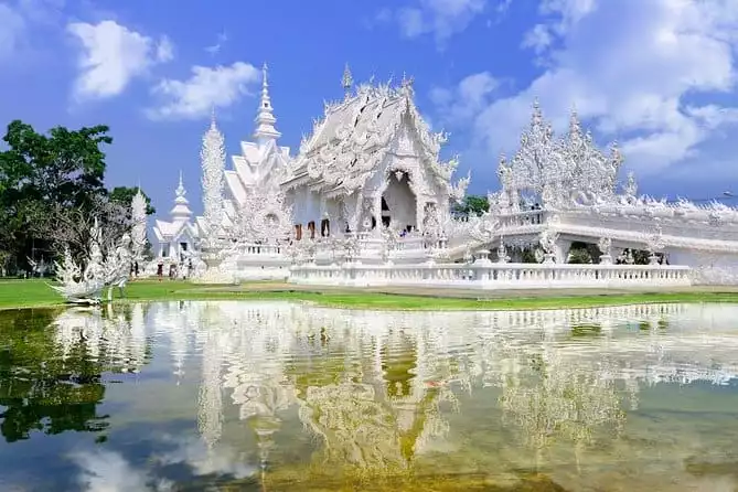 Chiang Mai-Chiang Rai:White-Black-Blue Temple-Golden Triangle-Boat-Keren Village