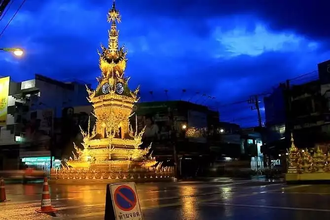 Chiang Rai by Night with Show, Dinner and Trishaw Ride