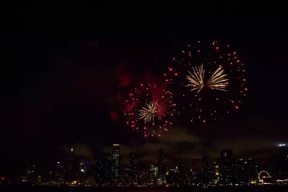 Chicago: Fireworks Cruise with Lake or River Viewing Options | GetYourGuide