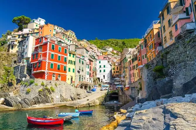 Cinque Terre shared boat tour with aperitivo and lunch