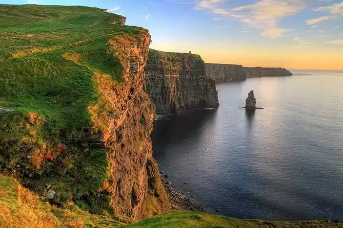Cliffs of Moher and Burren Day Trip, Including Dunguaire Castle, Aillwee Cave, and Doolin from Galway