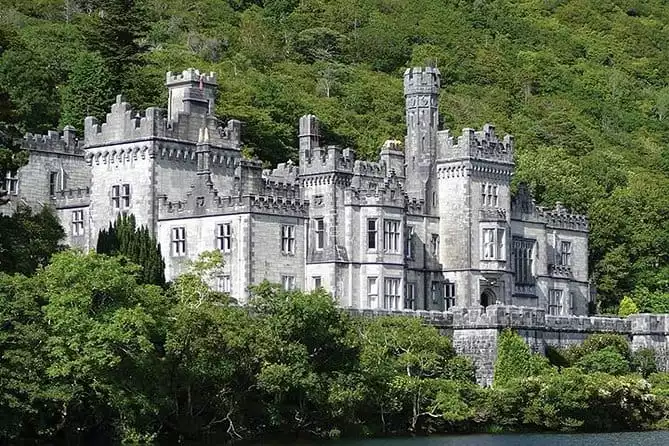Connemara Day Trip Including Leenane Village and Kylemore Abbey from Galway
