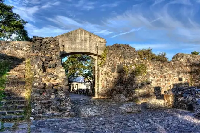 Guided Day Trip to Colonia del Sacramento from Montevideo