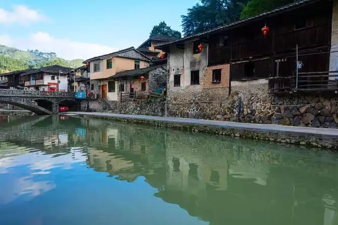 Private Day Tour To Tianluokeng Tulou from Xiamen Including Lunch
