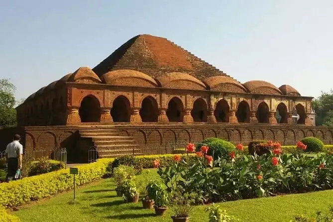 Day trip from Kolkata to Bishnupur for Terracotta Temples, Silk & Pottery