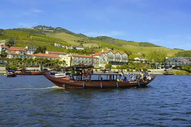 Douro Valley - Expert wine guide all day, Boat, Lunch and Tastings.All included