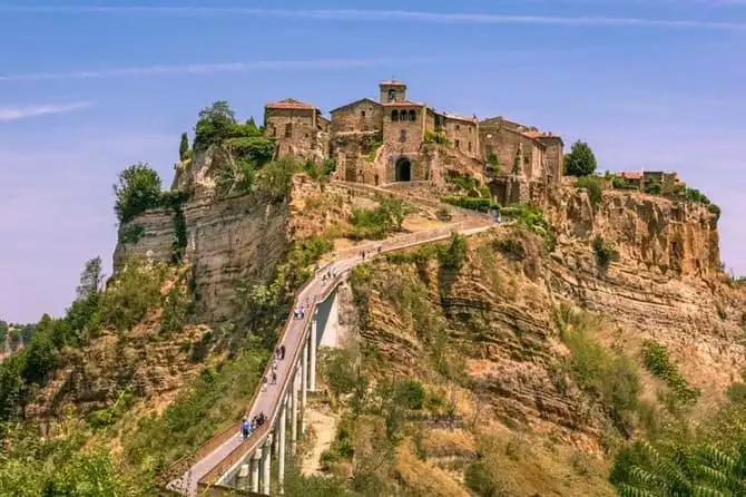 E-bike Experience in small group from Orvieto to Civita and beyond, with lunch