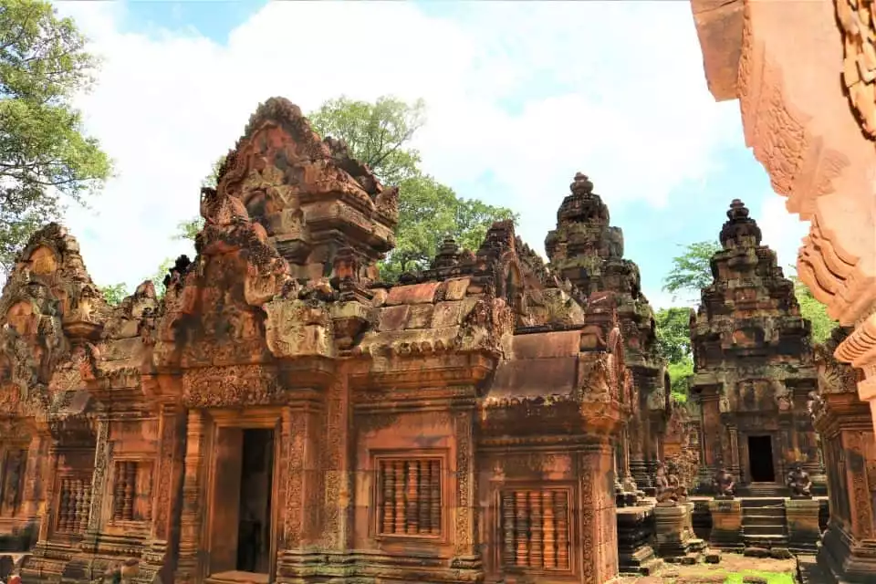 Full-Day Banteay Srei Temple Small-Group Tour | GetYourGuide