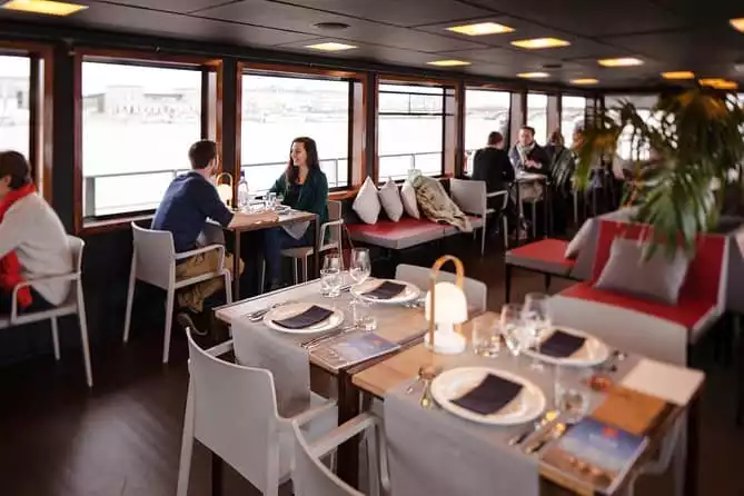 Bordeaux Garonne River Lunch Cruise with Welcome Aperitif