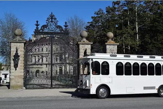 Newport Gilded Age Mansions Trolley Tour with Breakers Admission (Ages 5+)