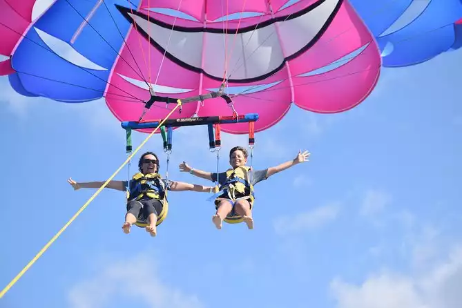Solo, Tandem & Triple Parasailing on the Gold Coast 2022