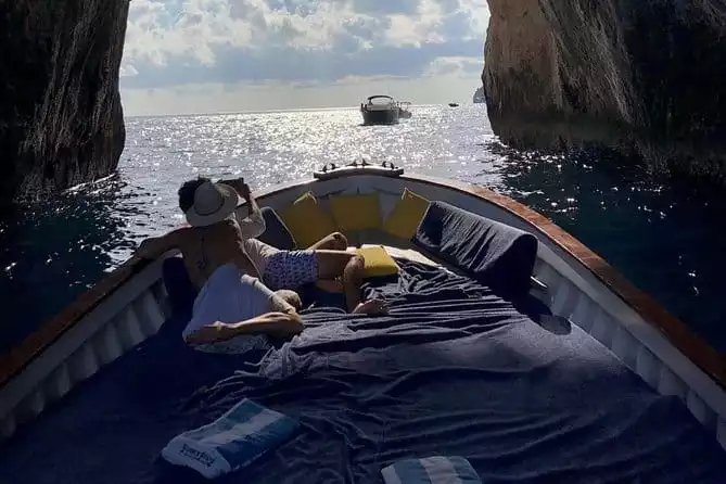 Grottos, Faraglioni and Limoncello tour around Capri island - 2 hours