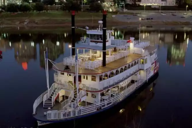 Guided Memphis City Tour with Riverboat Cruise along Mississippi River