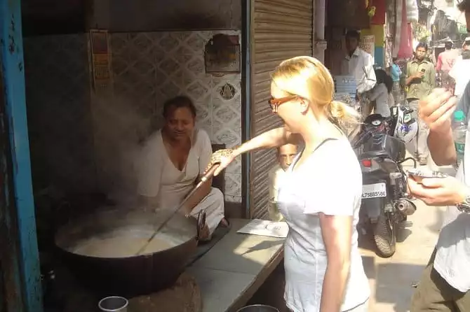 Half Day Old Delhi Bazaar Walk and Masterji Kee Haveli Visiting Tour