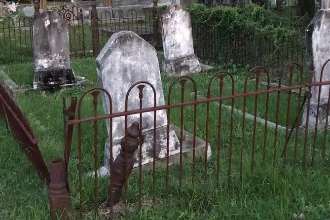 Historic Ghost Cemetery Walking Tour in Bay St. Louis