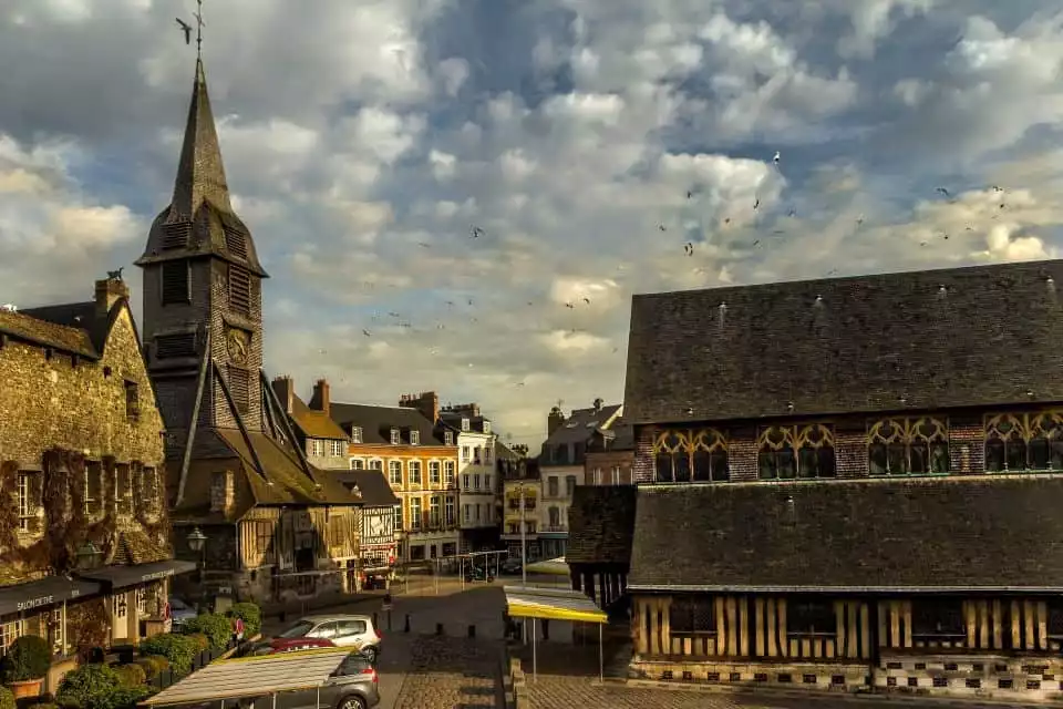 Honfleur: 1.5-Hour City Highlights Walking Tour | GetYourGuide