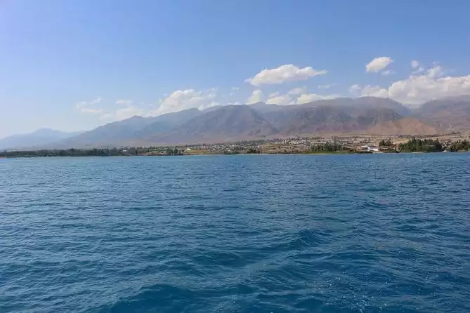 Immense and breathtaking Issyk Kul lake in 1day