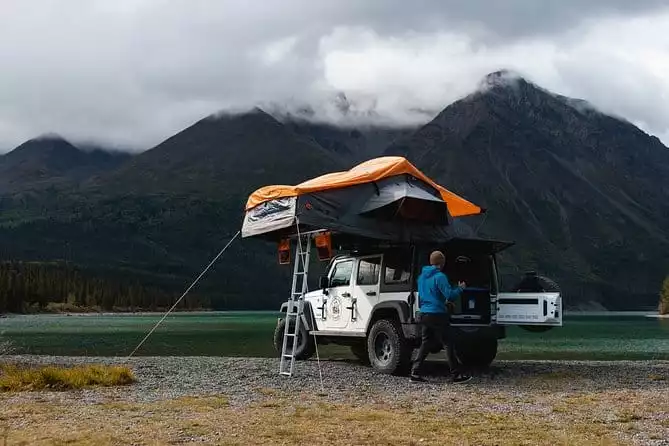 Jeep Wrangler & Rooftop Tent
