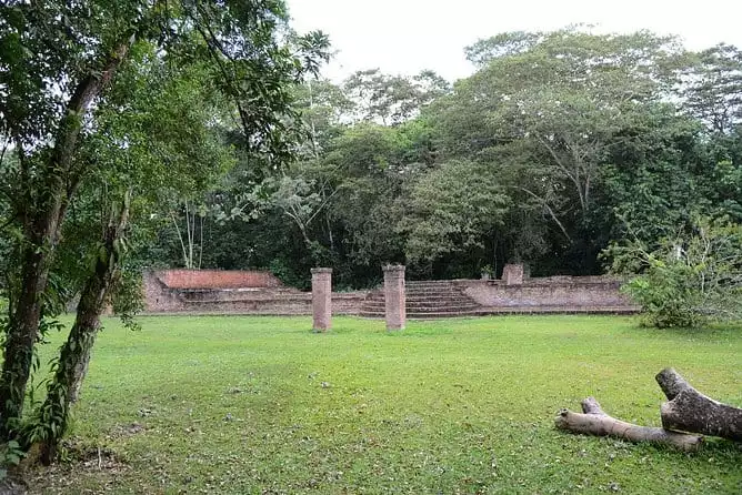 Ruines of Jodensavanne tour